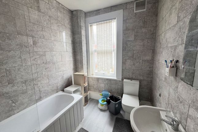 5, Bayswater Grove, Leeds photo 3