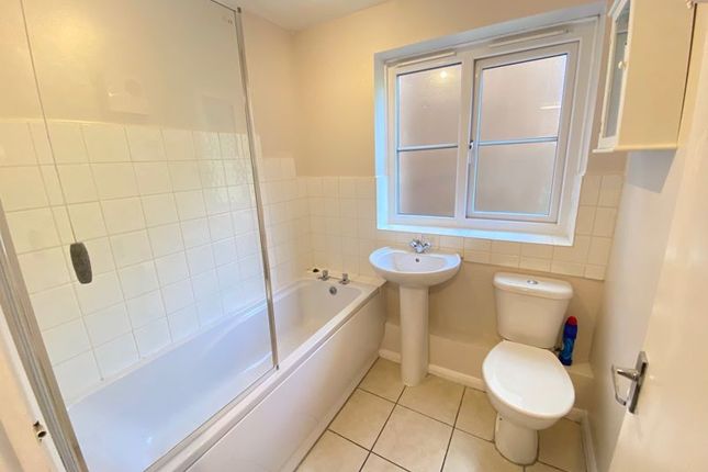 153, Wordsworth Mead, Redhill photo 4