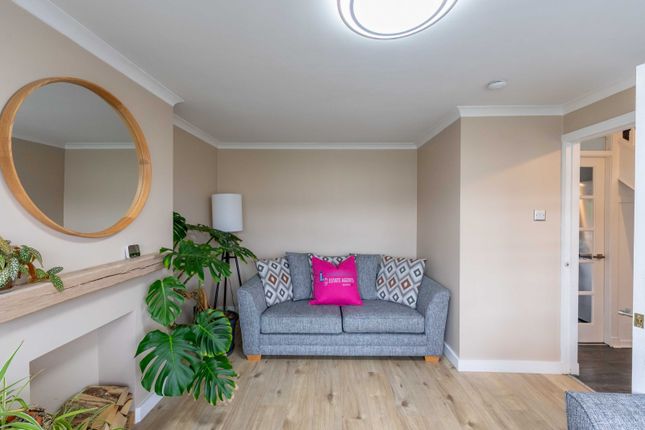 41 Baton Road, Shotts photo 4