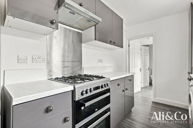 20 Whitehall Lane, Grays photo 3
