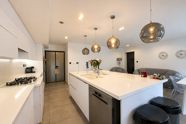 5, Orchard Close, Leicester photo 3