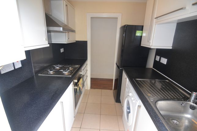 First Floor Flat 2, 111, Claude Road, Leyton, London photo 3