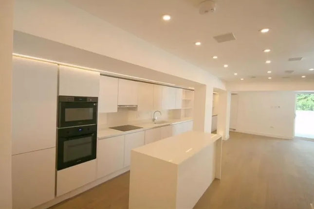 Flat for sale in Garden Flat, Highview House, Queens Road, London