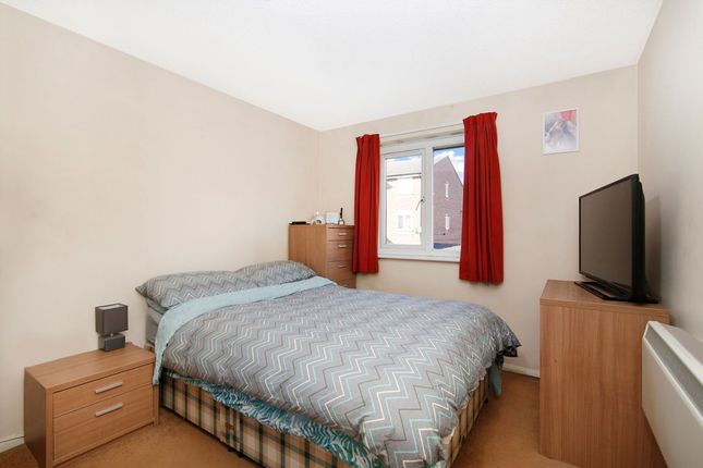 10, Bernard Ashley Drive, London photo 4