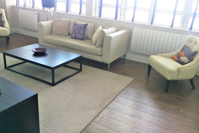 Flat, 402, 238 City Reach, London photo 5