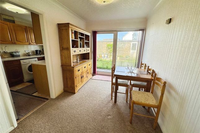 28, Newcomb Close, Hampshire photo 3