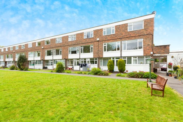 Thumbnail Flat for sale in Guildford Road, Horsham