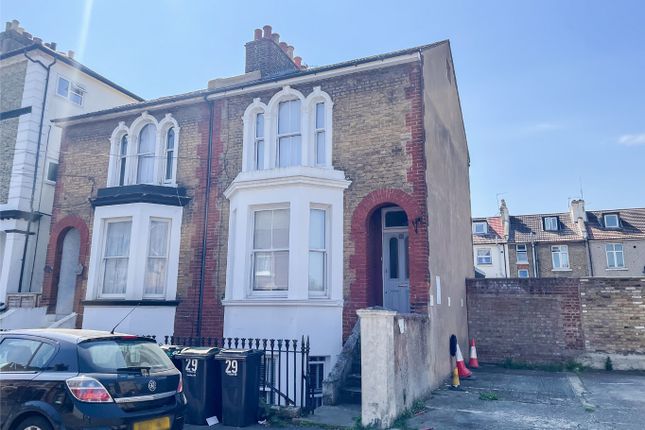 Thumbnail Flat to rent in Cobham Street, Gravesend, Kent