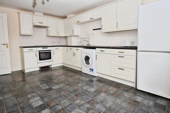 62, Chadwick Way, Hamble photo 3