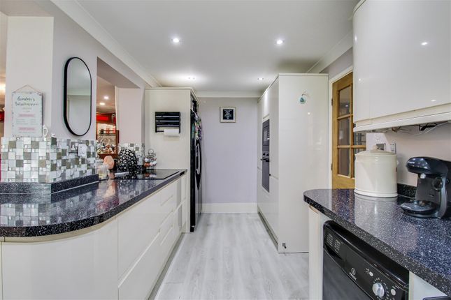 26, Meadowcroft Road, Outwood photo 4