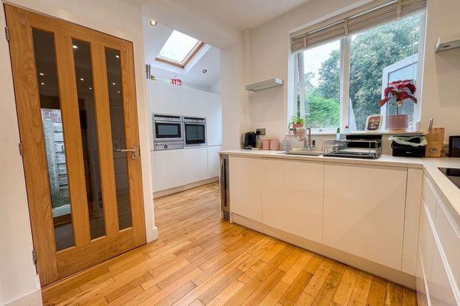 27 Ryecroft Lane, Manchester photo 4