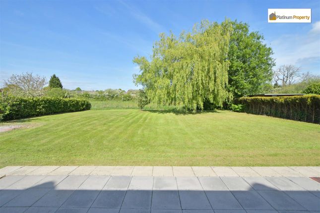 Fair Lawns, Blithe View, Stoke-On-Trent photo 4