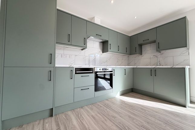 Flat 3, 23 Dunstable Place, Luton photo 2