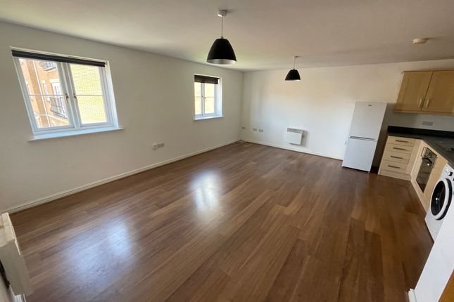 Thumbnail Flat to rent in Wyncliffe Gardens, Cardiff