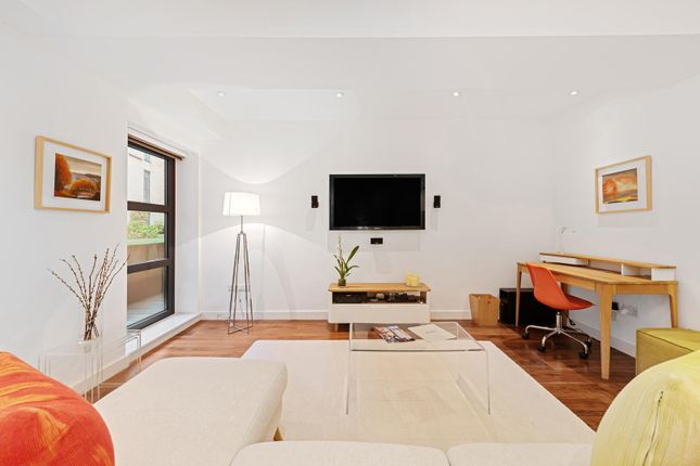 Flat 4, Faraday House, 30 Blandford Street, London photo 3