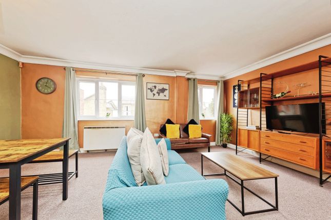 Flat 3,, Rosiers Court, Canterbury photo 3