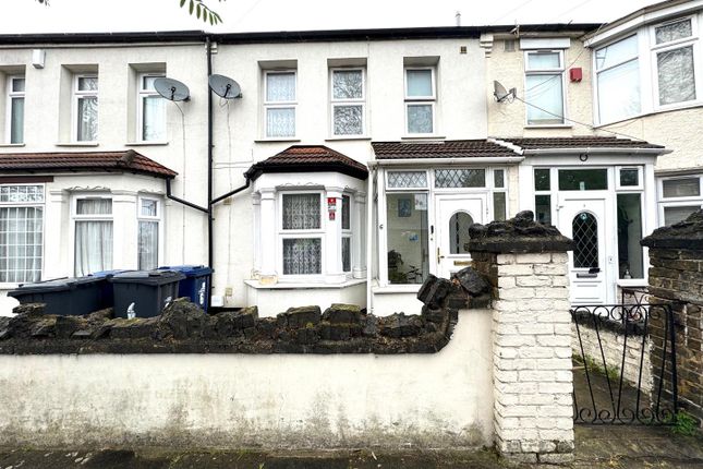 Thumbnail Terraced house for sale in Meadow Road, Southall