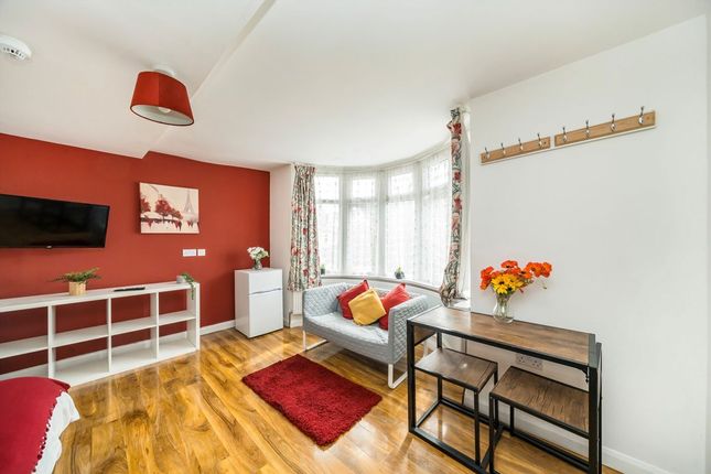 Room 4, 39, Maybank Avenue, Wembley photo 2