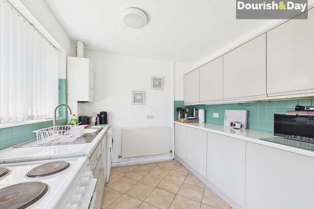9 Shelmore Close, Stafford photo 3