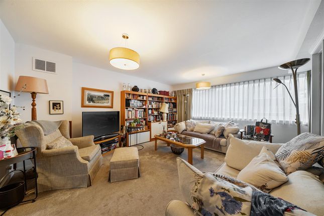 34, Kingfisher Drive, Richmond photo 2