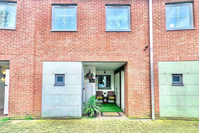 Thumbnail Maisonette for sale in Windmill Road, Slough