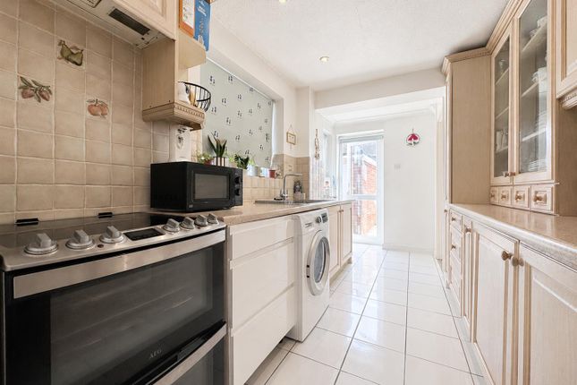 7, Lennox Close, Gosport photo 5