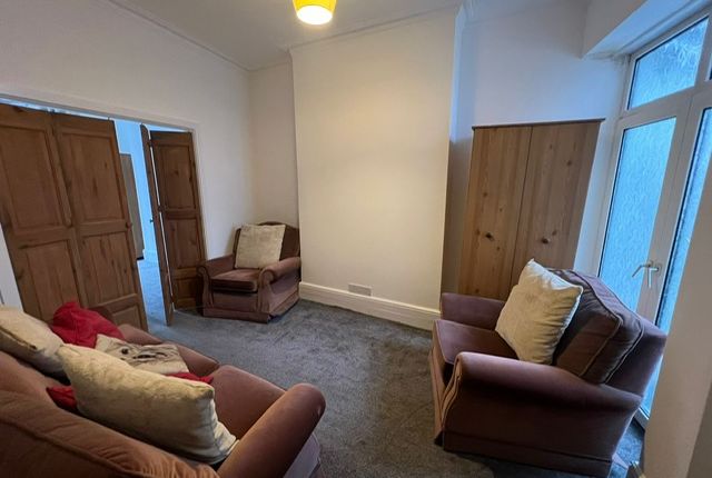 Flat to rent in Clive Road, Canton, Cardiff