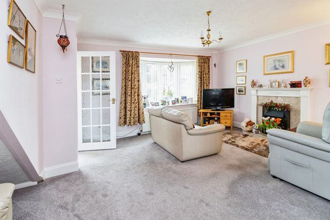 Detached house for sale in Windsor Avenue, Leighton Buzzard