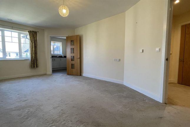 Flat 54, Roslyn Court, Lisle Lane, Ely photo 2