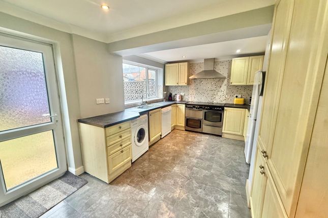 51, Mountain View, Bridgend photo 4