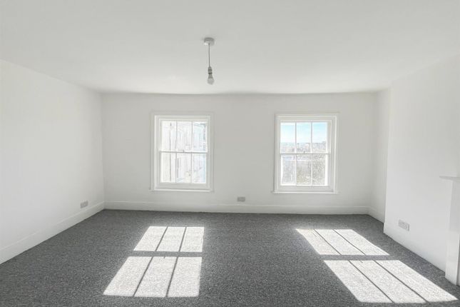 Flat 4, 22, Wellington Square, Hastings photo 2