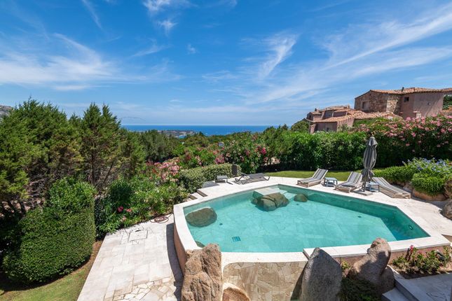Villa for sale in Pevero Golf, Sassari, Sardinia, Italy