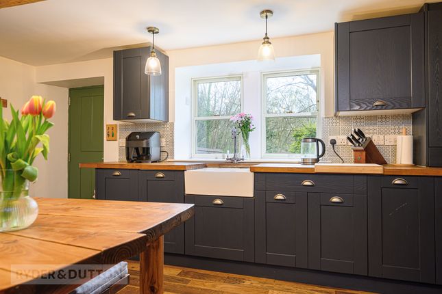 24, Taylor Hill Road, West Yorkshire photo 3