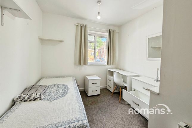Room 7, 153, Chairborough Road, Buckinghamshire photo 5