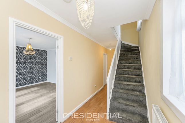 129 Colebrook Lane, Loughton photo 2