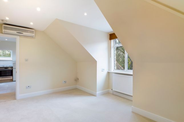 Flat to rent in Dukes Place, Sayers Common, Hassocks