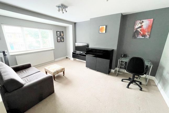 Thumbnail Flat to rent in Woodland Way, Mill Hill