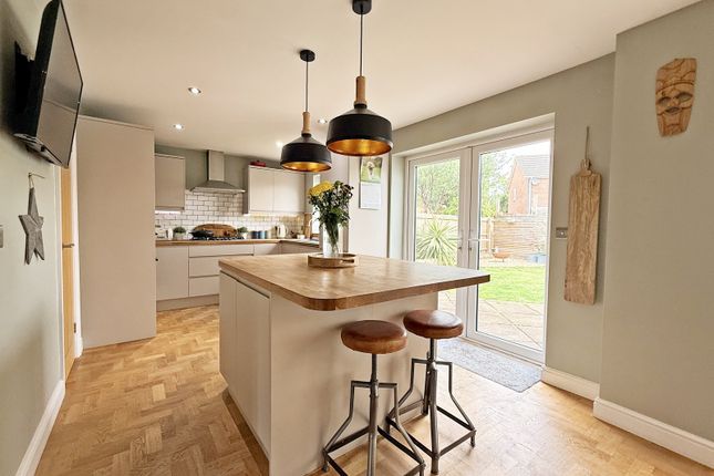 3, Clos Gwernen, Pontyclun photo 2