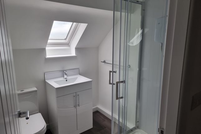Flat 6, Stockport photo 3