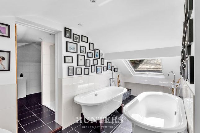 Master Suite Twin Bathtubs