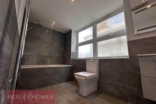 Flat 9 Harjit house, 7 Wrotham road, Gravesend photo 2