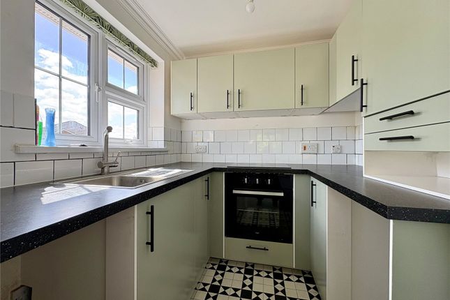 76B,, Dudley Close, Grays photo 4