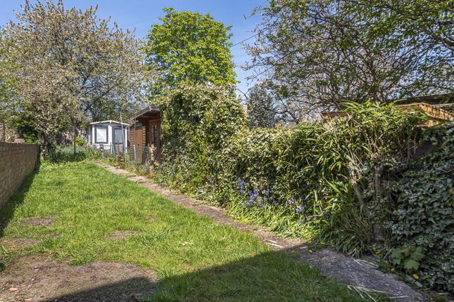 Cottage to rent in Wescott Road, Wokingham