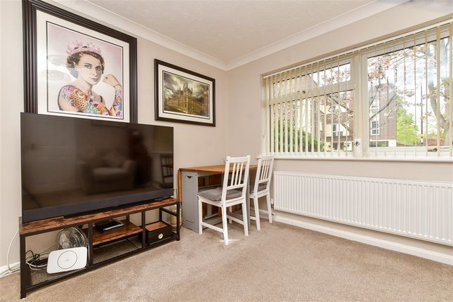 1-bed flat on Dale Road, Purley, £100,000