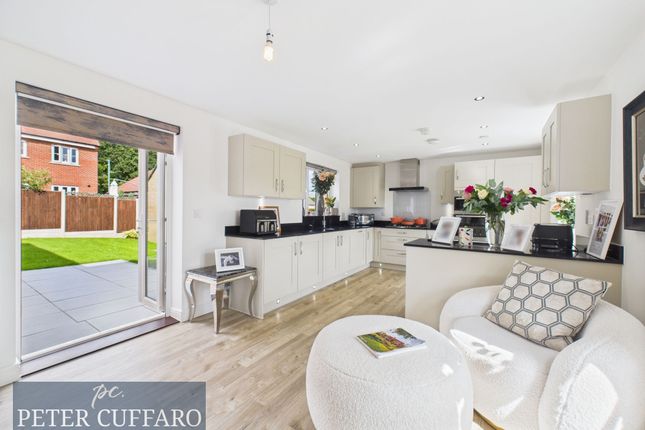 2 Elmer Close, Hoddesdon photo 3