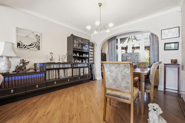 31, Bushey Avenue, South Woodford photo 4