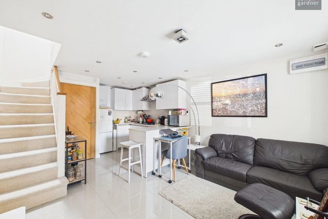 4 Farrs Mews, Ebury Road, Rickmansworth photo 2