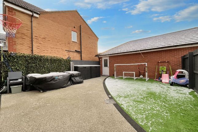 89 Strathmore Gardens, South Shields photo 4