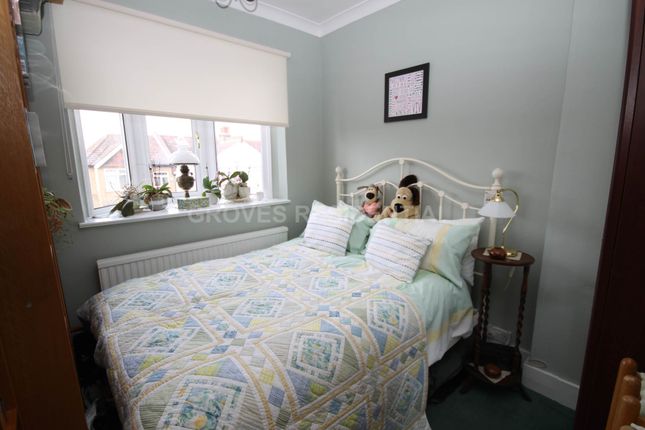 Flat for sale in Alric Avenue, New Malden
