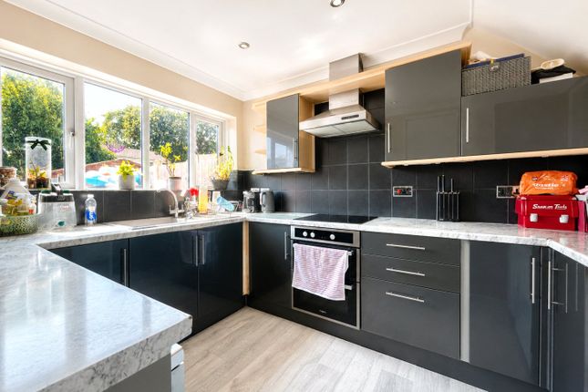 30, Peverel Green, Gillingham photo 2